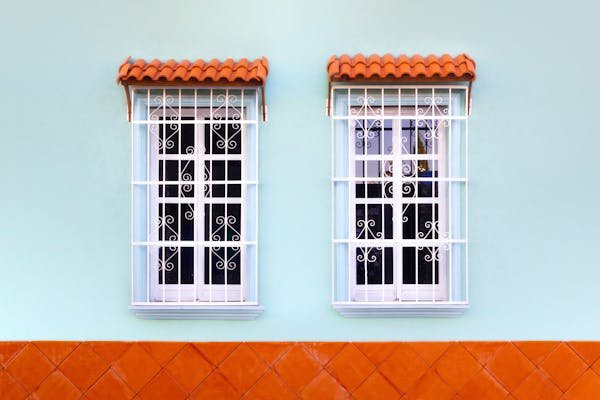 Vitre sur mesure : la solution idéale pour chaque projet