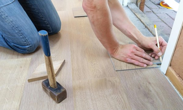 Tout ce qu'il faut considérer dans la rénovation de son parquet à Rouen